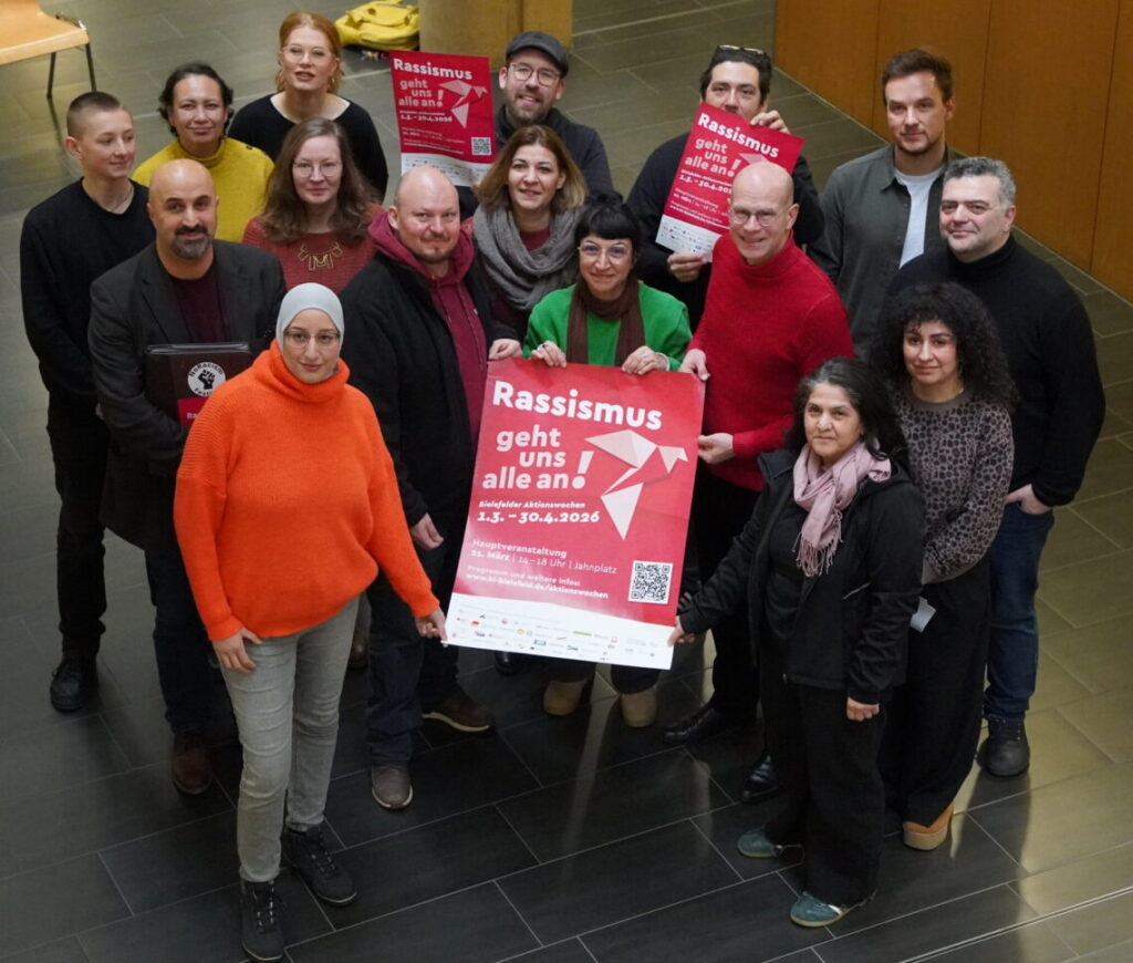 Fototermin mit den Pressevertreter*innen aus dem Bielefelder Netzwerk rassismuskritischer Arbeit am 19.02.2026
